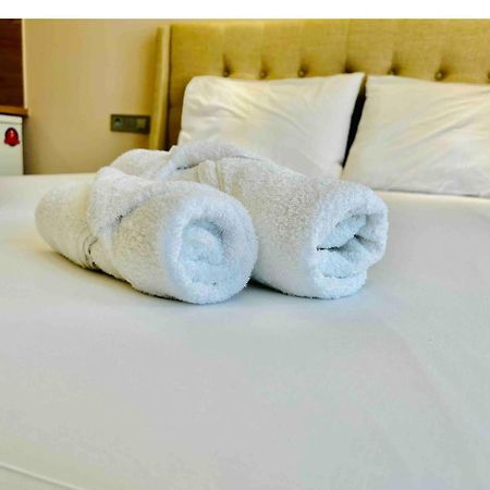 Port Twins Suites No2 Pireus Exteriör bild