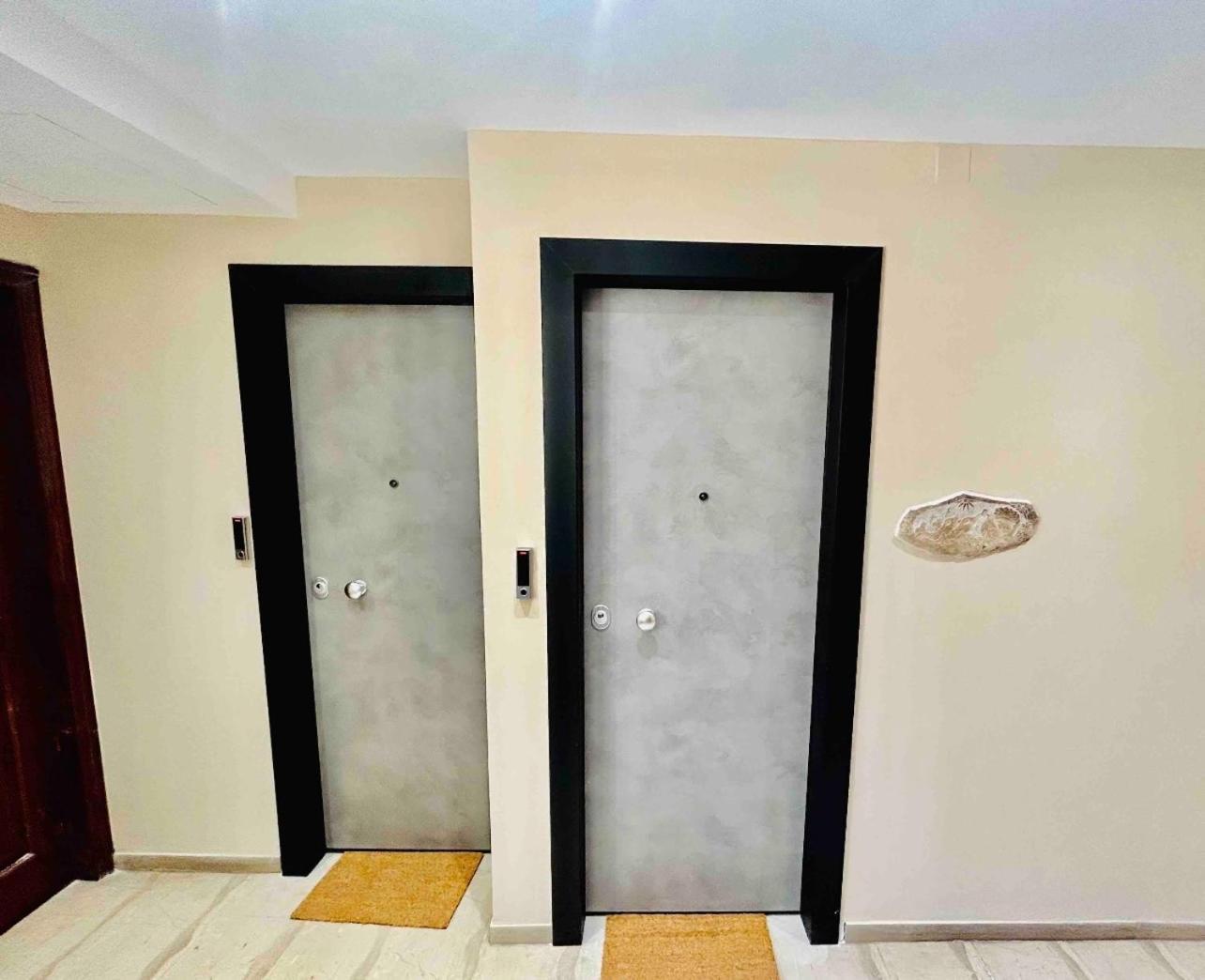 Port Twins Suites No2 Pireus Exteriör bild