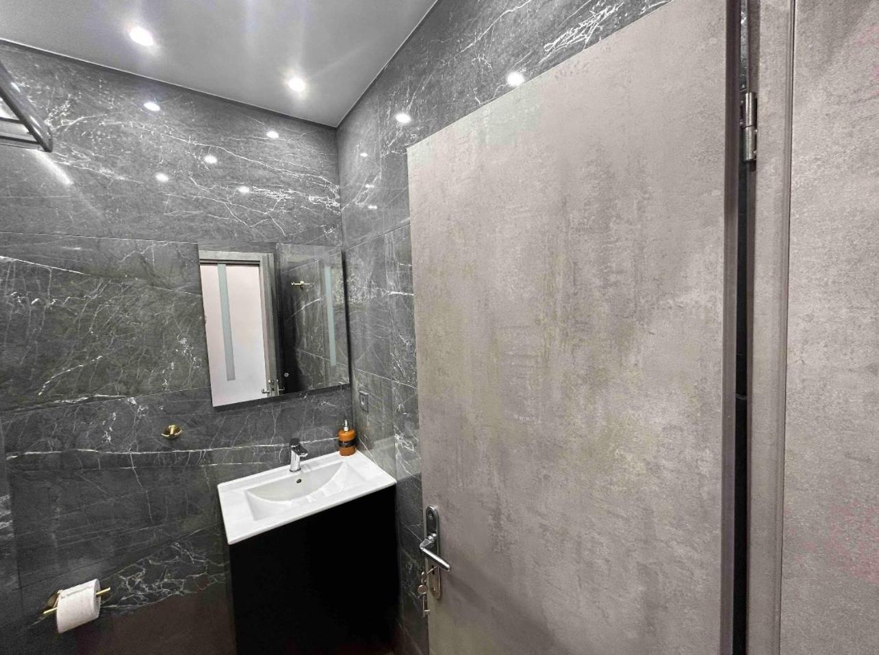 Port Twins Suites No2 Pireus Exteriör bild